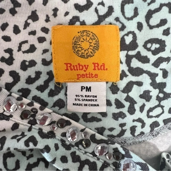 Ruby Rd Blouse Petites Medium Rhinestone Bling Neckline Ruched Side Leopard Top - Picture 10 of 10